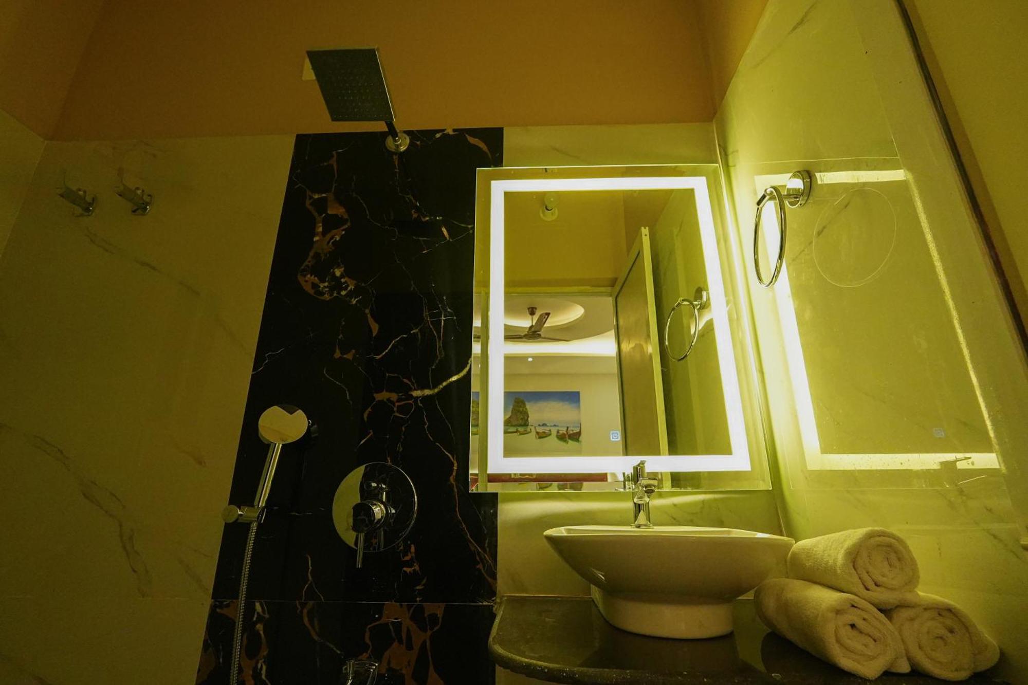 Hotel Rj ปัฏนา ภายนอก รูปภาพ