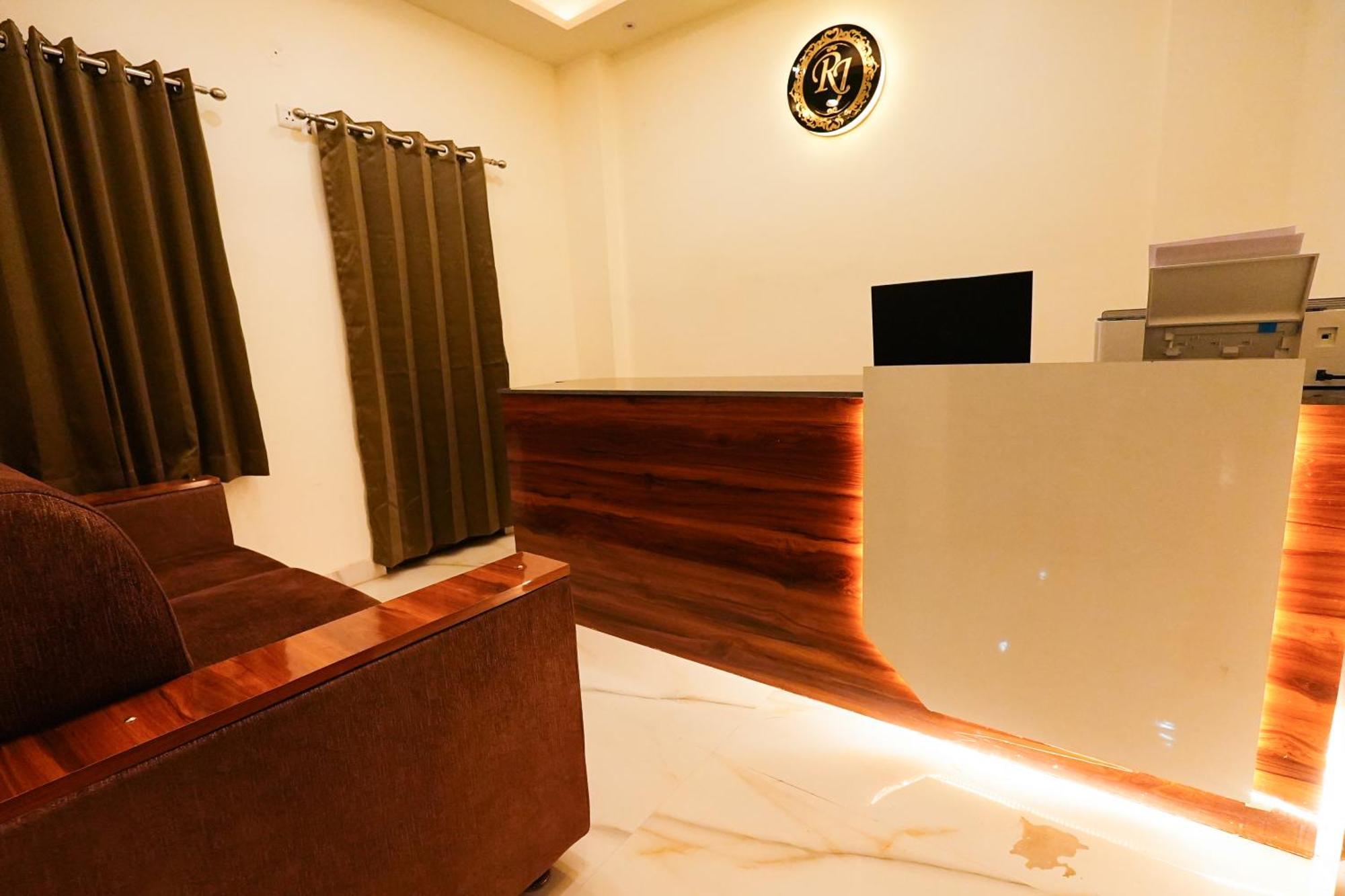 Hotel Rj ปัฏนา ภายนอก รูปภาพ