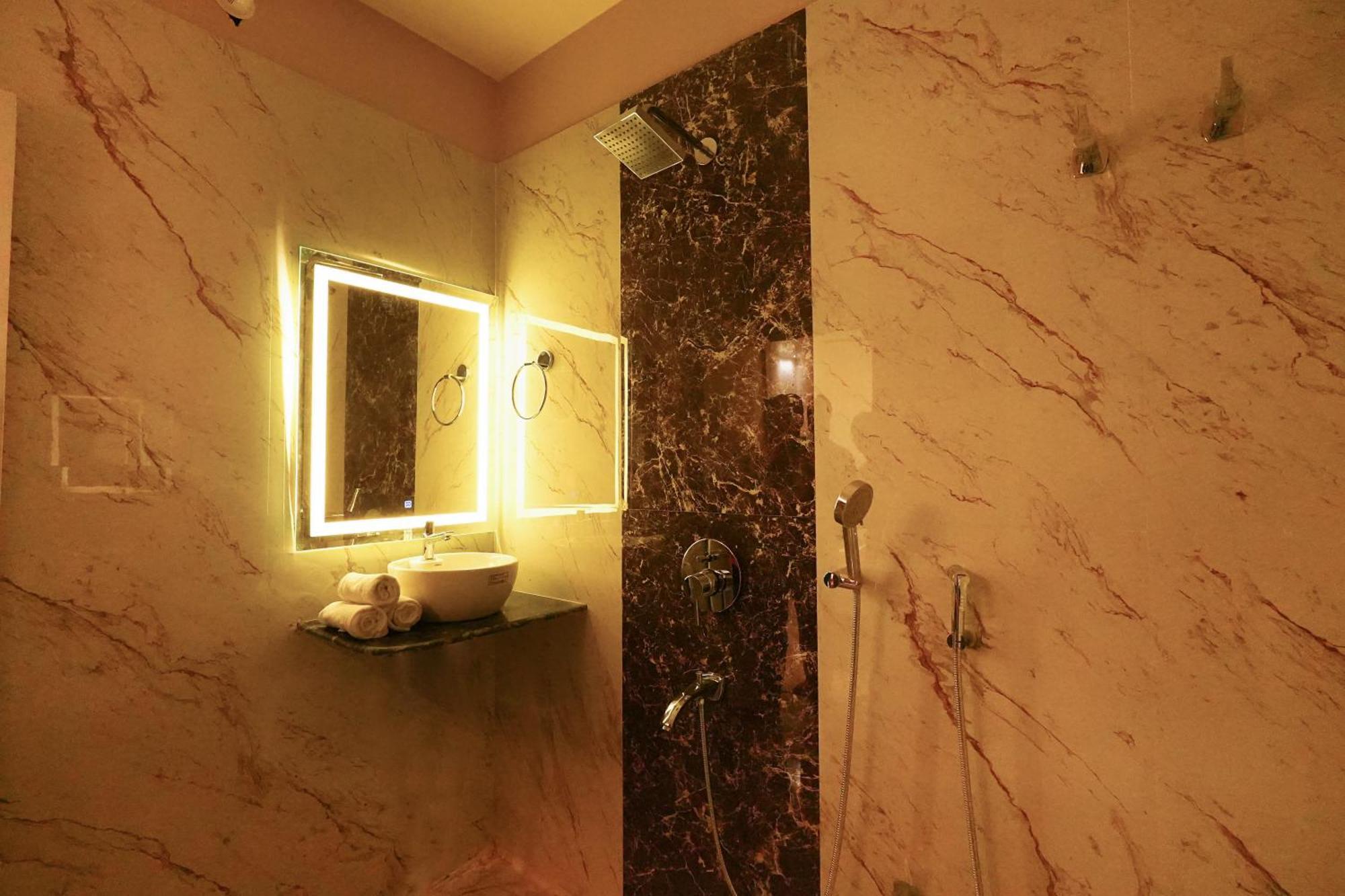 Hotel Rj ปัฏนา ภายนอก รูปภาพ