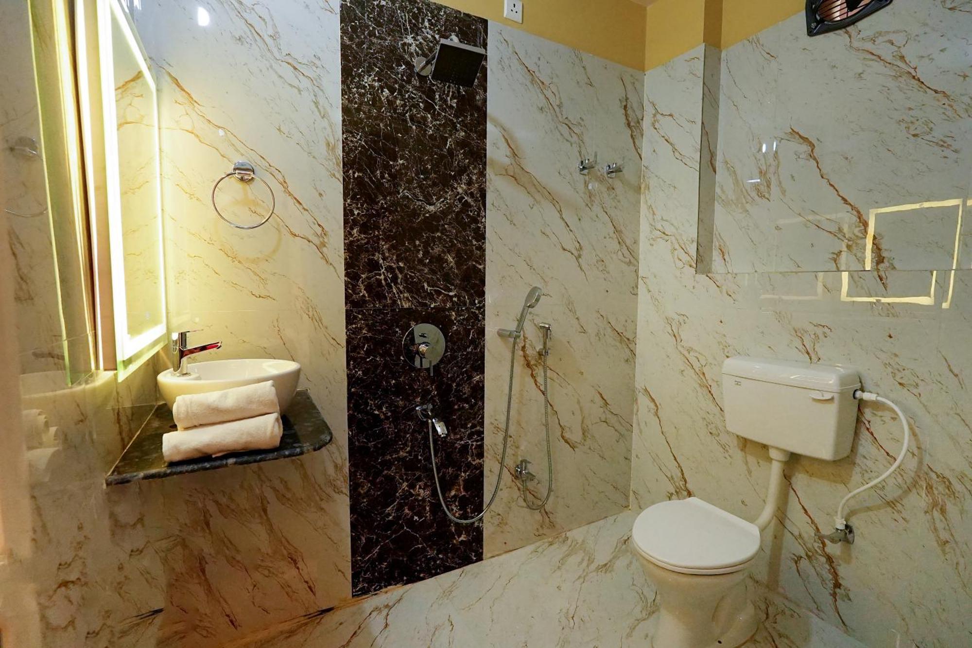 Hotel Rj ปัฏนา ภายนอก รูปภาพ